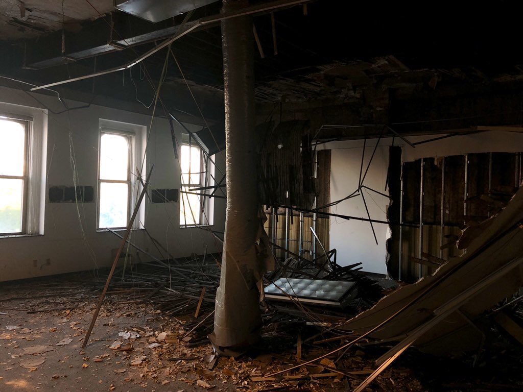 Owner  @clevelandhostel isn’t afraid of the current conditions of the existing 19th century building, as well as the challenge to renovate and restore it into contemporary new accommodations.Looking beyond the disrepair, the bones & historic character here are stunning. (4/5)