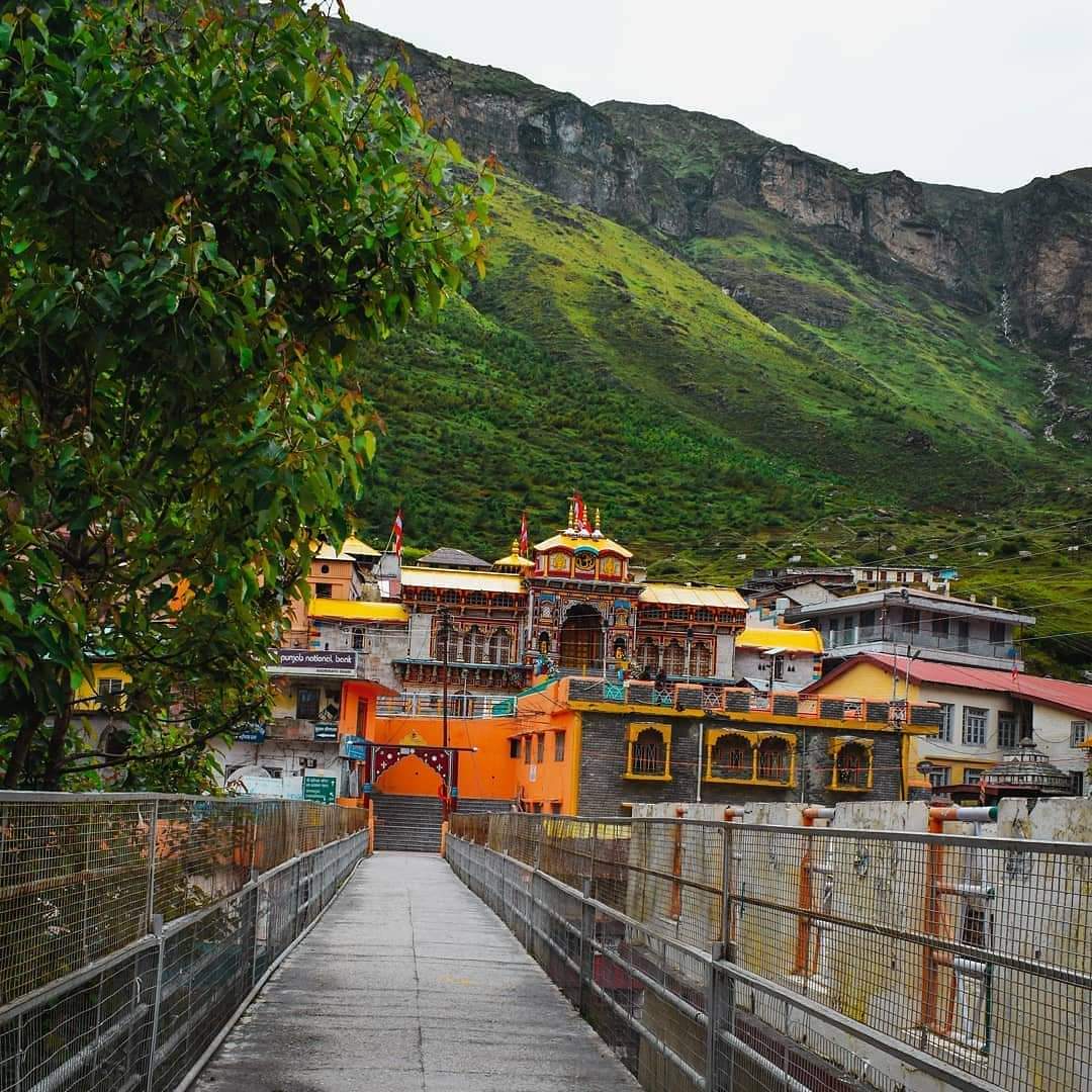 Jai Badri Vishal!
.
Photo @the_uk11_rider
.
#badrinath #uttarakhand #templesofuttarakhand https://t.co/eqFAOg3yiF