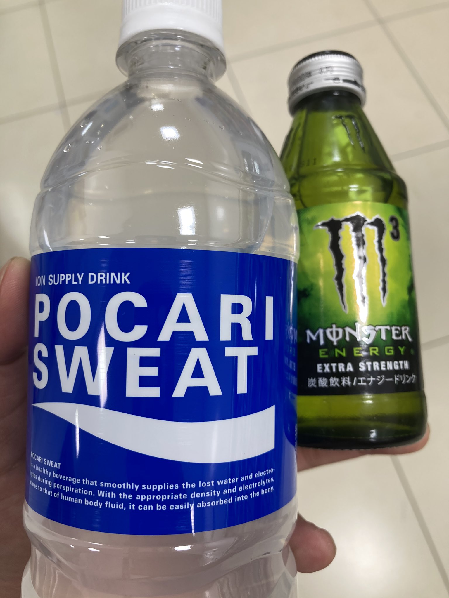 ぱんかれ Pumpcurry 夏の風物詩 ポカリモンスター緑 ポカリスエットにモンスターエナジー 瓶 をinするだけ T Co Lsttojy7ju Twitter