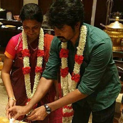 Sivaannafanpri2's tweet photo. More few days to go for 10th wedding anniversary of (SA) @Siva_Kartikeyan anna
#aarthyanni ❤😍💫
Waiting for the day to come
@AllIndiaSKFC @SK_24x7_Offl @Ashokskblood @jannathulrahmat @Nive_athlete @AnandSkfc @navneth @SK_Trends @tnskoe https://t.co/gwUZS50J4r