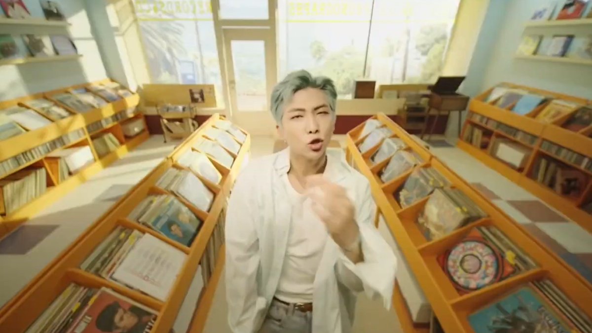 romeoandjooniet's tweet photo. Namjoon coming for our NECKS in the dynamite mv😩 #DynamiteMV #DynamiteToday https://t.co/mAcpeTtGJ4