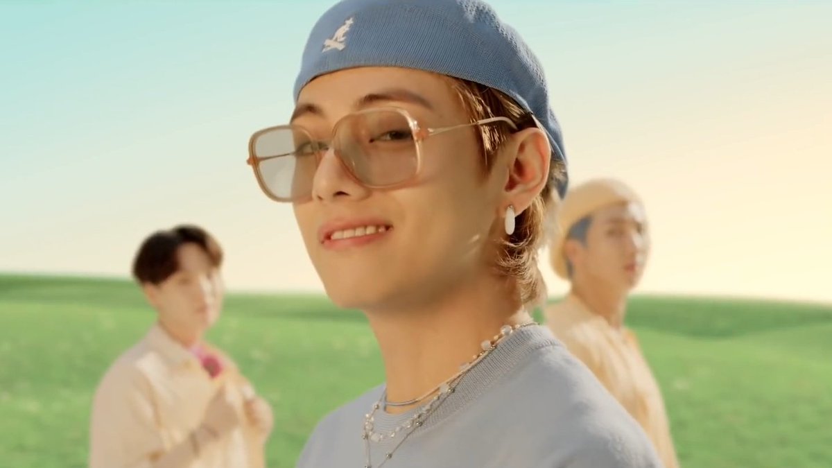 taebokkiii's tweet photo. Taehyung in the end is also the end of me!!! https://t.co/KHslh41TLf