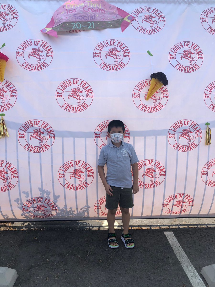 SaintLouisofFr1's tweet photo. Despite the heat, we had a successful drive-thru ice cream social. Thank you for making it to this event. It was so great to see you all! #icecream #slfcrusaders #weareone #catholicedla #onwardleaders #catholicschool https://t.co/pYyGuTmHwN