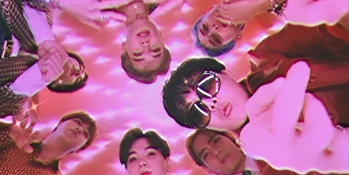 BerryTaegi's tweet photo. 𝙨𝙝𝙞𝙣𝙞𝙣𝙜 𝙩𝙝𝙧𝙤𝙪𝙜𝙝 𝙩𝙝𝙚 𝙘𝙞𝙩𝙮 𝙬𝙞𝙩𝙝 𝙖 𝙡𝙞𝙩𝙩𝙡𝙚 𝙛𝙪𝙣𝙠 ���𝙣𝙙 𝙨𝙤𝙪𝙡 ♡ #DynamiteMV #DynamiteToday #BTS https://t.co/ZKqAlyibWy