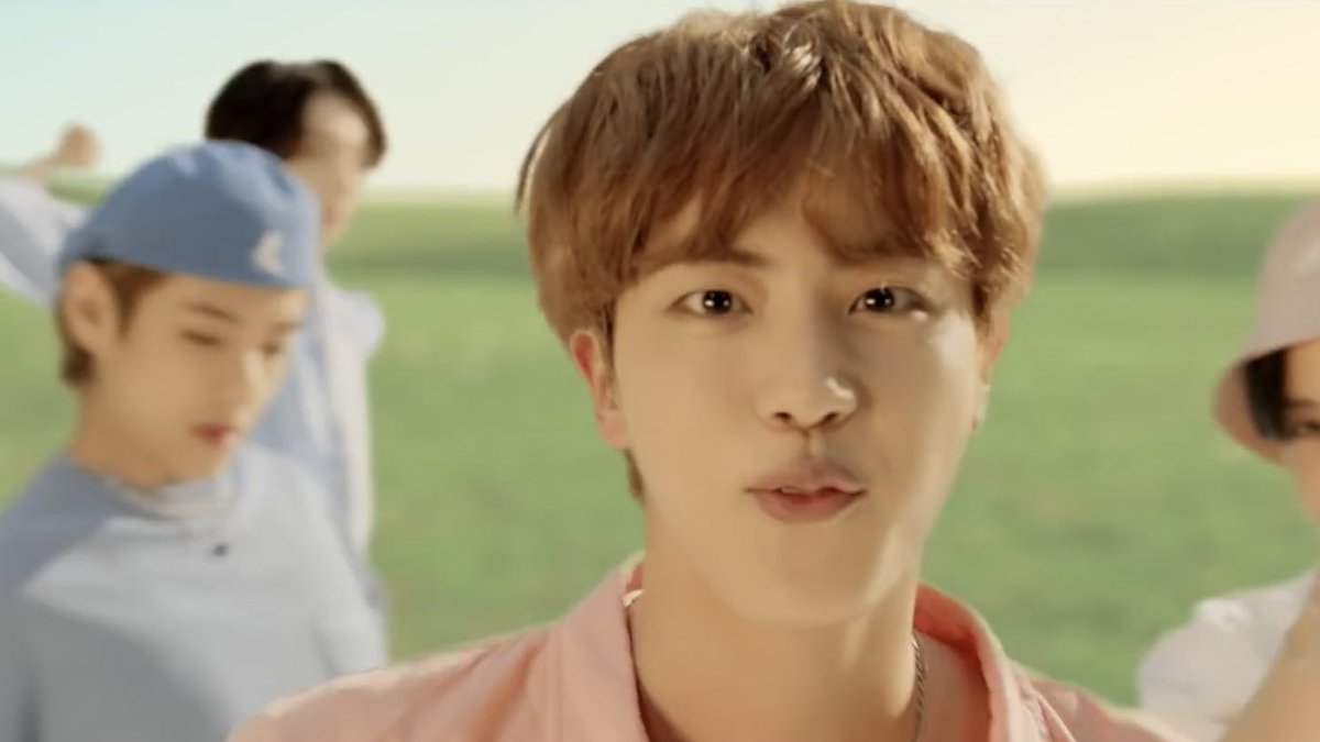 luvjinie's tweet photo. you have the biggest crush on kim seokjin https://t.co/HgKNQCPhkm