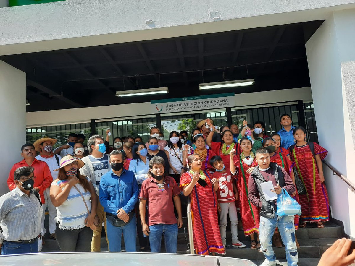 VidalRamirezGa2's tweet photo. Agradecemos infinitamente al Lic. @DEELAYUUK y al Lic. @teotihuacan_m por apoyar a nuestros compañeros indígenas para la entrega de viviendas en Galeana No.169. Seguiremos en la lucha para más proyectos, FOI https://t.co/krhcSbLxLt