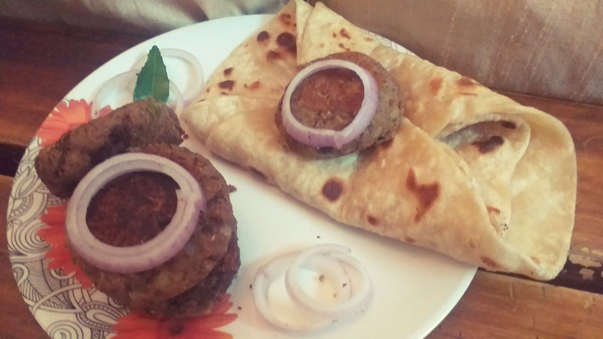 CookAtSweetHom1's tweet photo. Today's dish is something really interesting..Craving for something crunchy? Try these healthy Kala chana kabab! These veg kababs are the easiest and the most flavorful dishes!
https://t.co/Bvh3KjH7O6
#kalachana #vegkebab #RecipeOfTheDay #healthy #homeMade https://t.co/l5CXhfNQ06
