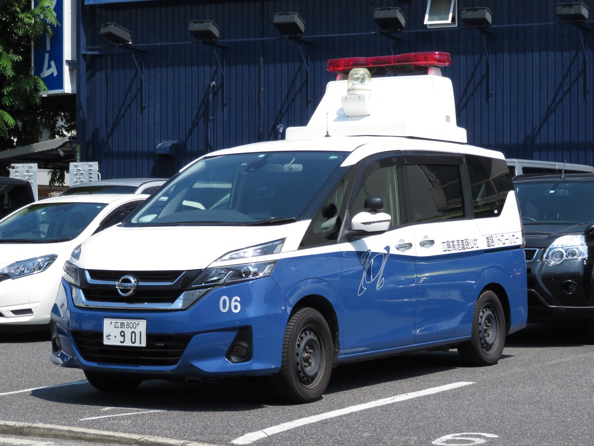 たい 広島市西区内の自動車整備工場に駐車中の広島高速道路公社 道路巡回車 広島6号 赤色灯はパトライト社製エアロホーク