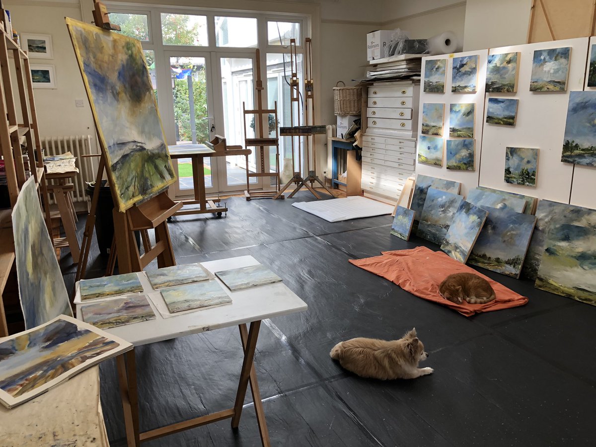marks_lucy's tweet photo. A BUSY studio - with Studio Assistants helping ... X https://t.co/kOu3g25kyq