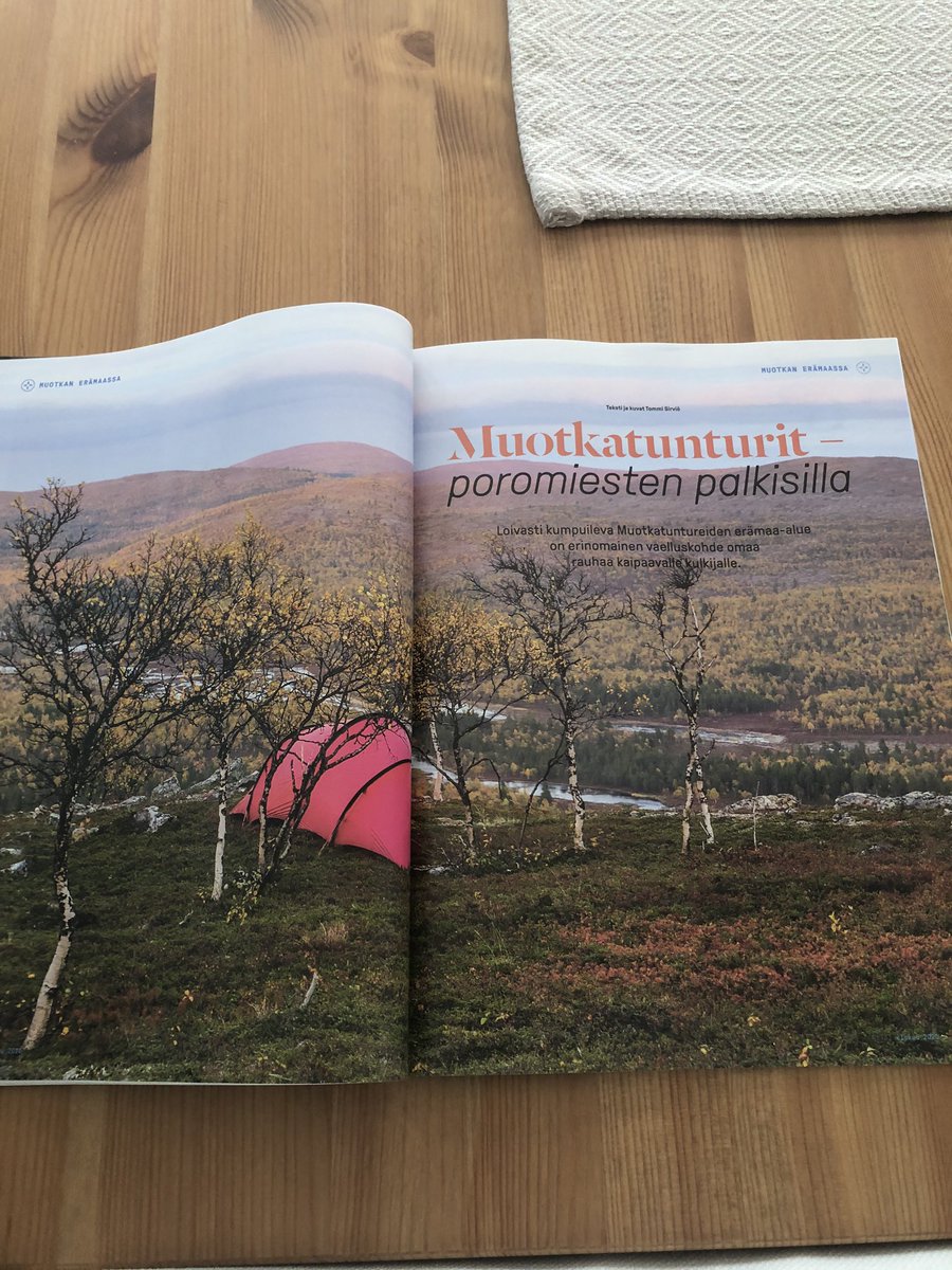 sky_mikaela's tweet photo. Uusin Retki-lehti viimein lukuun 👌🏻
Itseä kiinnosti erityisesti Muotkatunturia koskeva artikkeli, koska sinne suuntaan seuraavalle retkelle syyskuussa.
#retkilehti #muotka #kaasukeittimet #vaellus #lappi #ihanaalukemista 😍 https://t.co/8rFykij8qc
