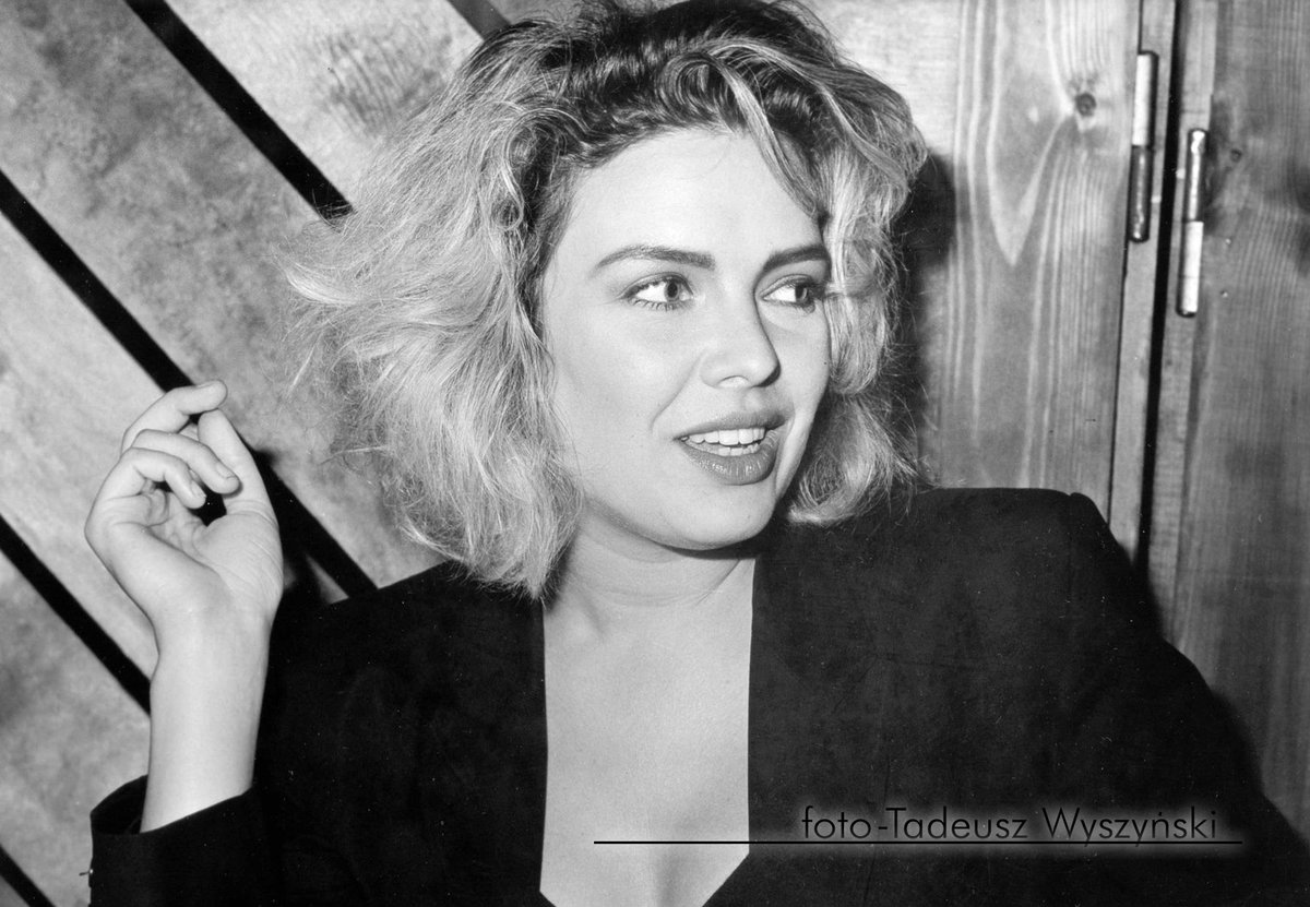 Superlink92's tweet photo. Kim Wilde with a beautiful smile! @kimwilde #KimWilde #KidsInAmerica #Cambodia #YouCame #LoveBlonde #YouKeepMeHanginOn #NowandForever #TogetherWeBelong #PopDontStop #KandyKrush https://t.co/GQx6f30ByS