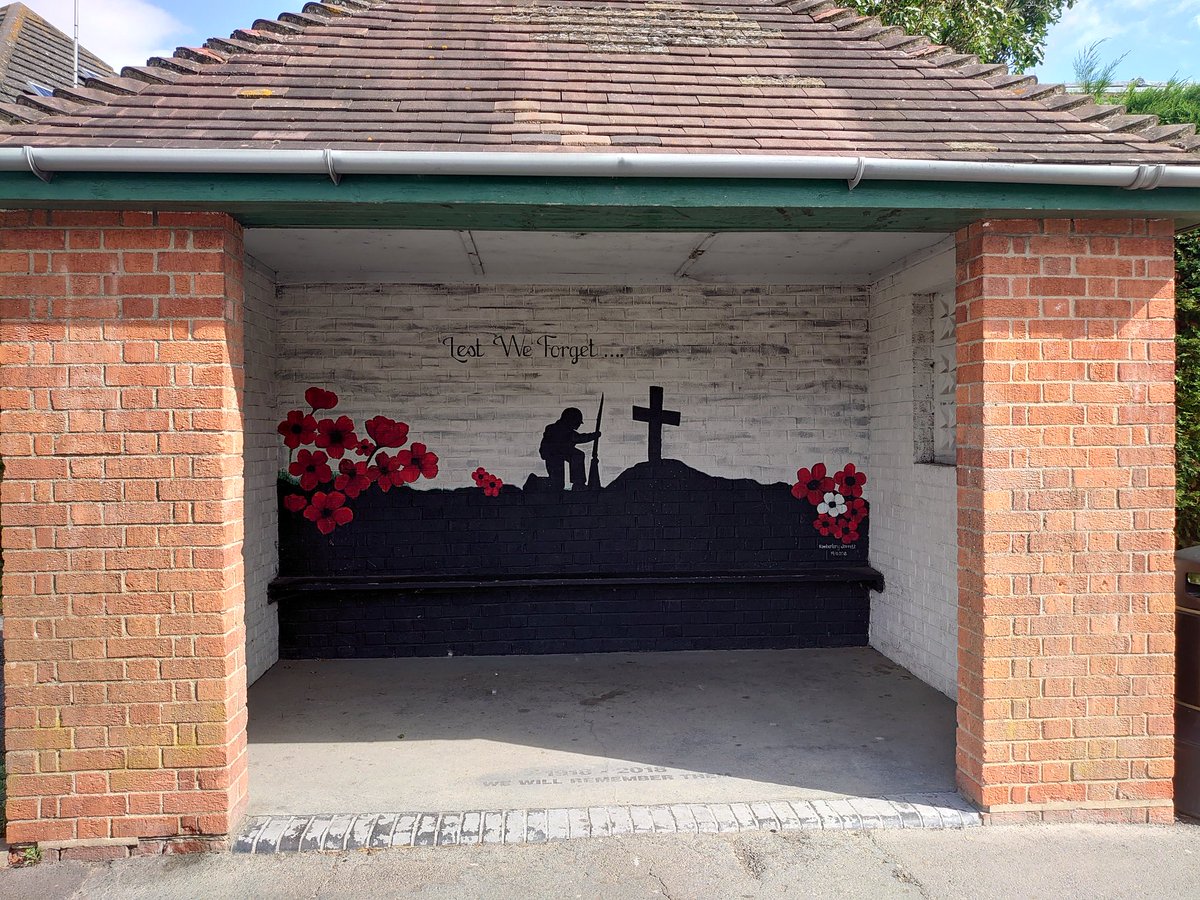 PaulMagan2's tweet image. And we are off.. @FenEdgeTrail.. Warboys to Somersham.. First stop Warboys bus shelter and her little #OSbenchmark hidden around the back. @OrdnanceSurvey @Dennis_Maps @FascinatingFens @FenlandFlag #warboys..