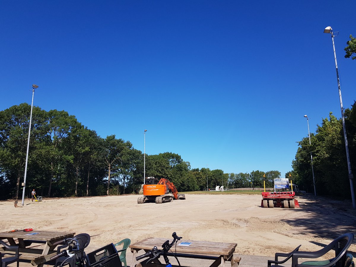 Voorbereidingen in volle gang bij <a href="/KvTjoba/">KvTjoba</a>. Binnenkort worden de masten verplaatst en de led lichtinstallatie geplaatst. Weer een duurzame sportaccommodatie erbij in de <a href="/GemeenteGoes/">Gemeente Goes</a>