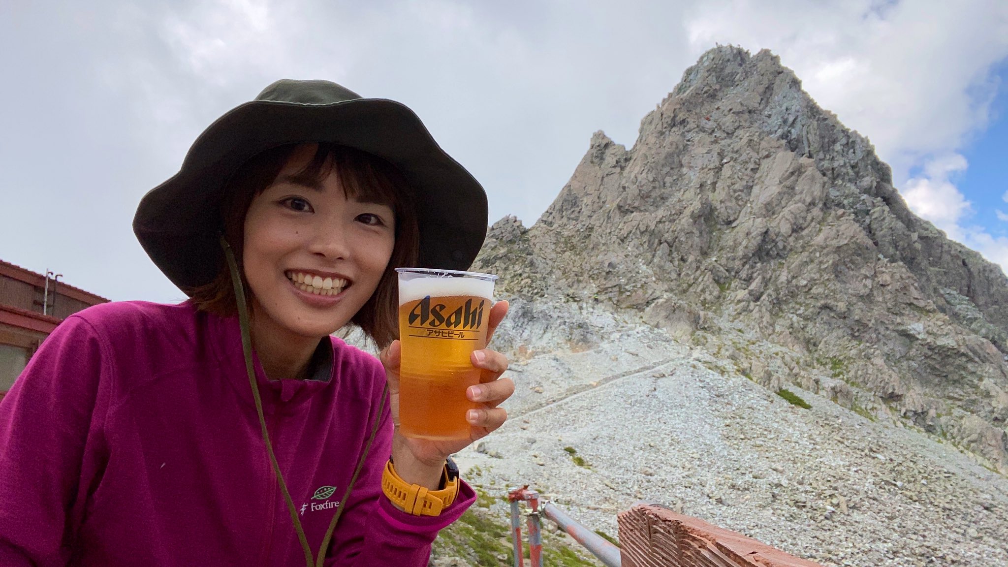 かほ 登山youtuber 今日は動画お休みです 無事に槍ヶ岳から下山しました 前に槍の穂先に登った時は恐怖心しかなかったのに 今回は高所を楽しむ余裕がありました 人は成長するものですね 登った後は缶ではなく生ビールで乾杯 槍ヶ岳