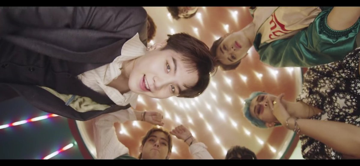 Ass_Hoseoka's tweet photo. СКРИНЫ СТОЛЕТИЯ
#DynamiteToday #BTSDynamite #BTS_Dynamite #DynamiteTonight https://t.co/wyEFzd9FN8