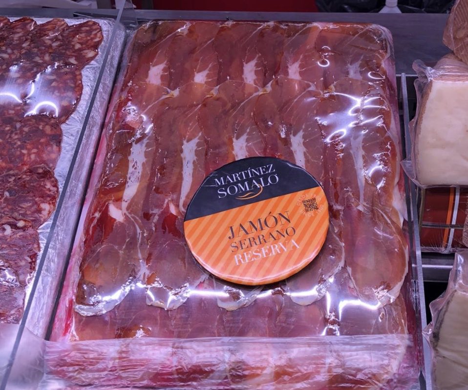 MartinezSomalo's tweet photo. Visto en @Ahorramas_com #lastablas Gracias por la presentacion de nuestro #jamon #jamonreserva #detalle #gracias #charcutero https://t.co/7zxjbWeZxR