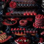 「大人のハロウィン」黒×赤がスイーツの魅力を最大限に引き出す!
