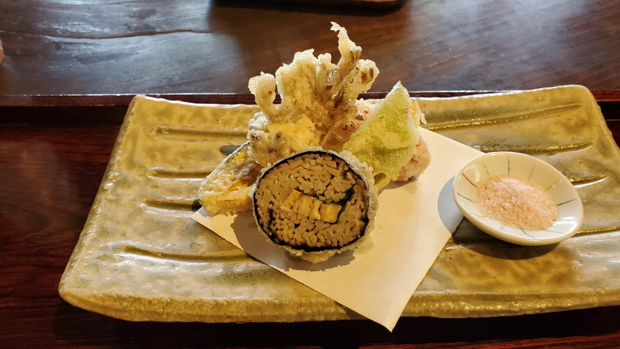 全部喰いのすぎすぎ 美味しい店2500軒訪問しました 萱 長野県千曲市 萱の膳2750円 鮎の塩焼きは魚がうねっているので 串刺しで焼いたのかな すげー旨い サーモンのお造りは肉厚歯ごたえ これは旨い 蕎麦屋の蕎麦プリンって 弾力があって普通のプリン