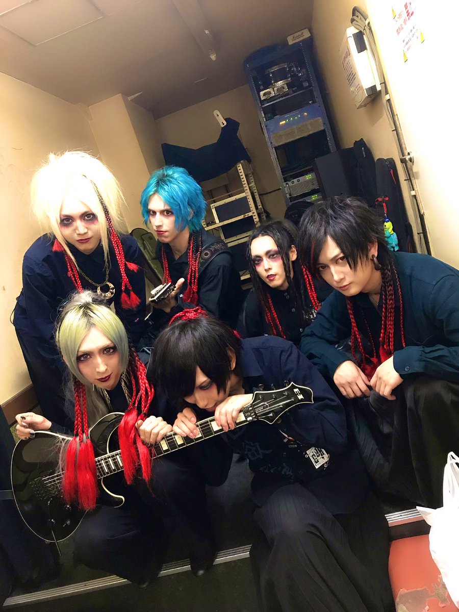 greed_officialx's tweet photo. 【9月6��� チェキ受注販売のお知らせ①】

GREED活休配信ラストライブに出演する各メンバーのチェキ受注通信販売を行います。
【受付期間8月23日 10：00〜9月6日 15：00】
【価格】一枚 500円
【参加メンバー：Vo.Chala Gu.Kareha Gu.Domi Ba.Aki-suke Dr.Yuga Staff.ジョニ🦖】 https://t.co/kP3407zHy8