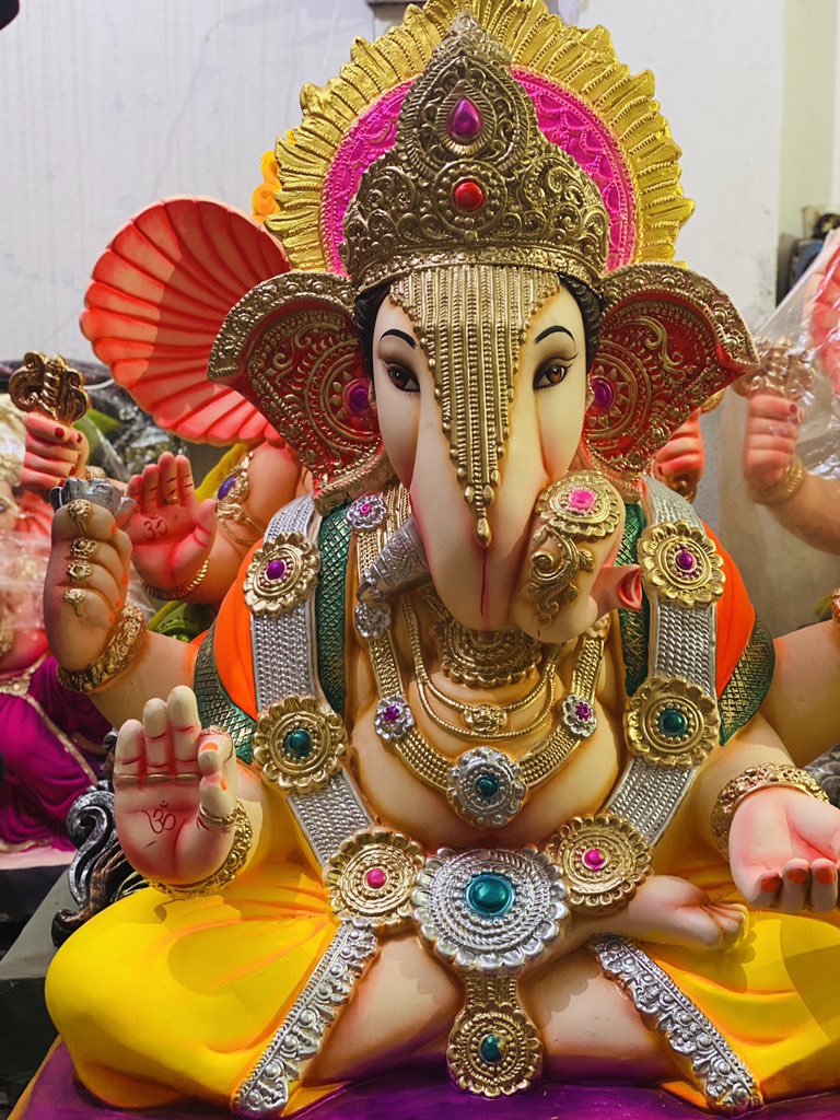 5/nTherefore, worshipping Vam-mukhi Ganpati can bestow great fruits opening the doors of bliss for you. The God  #Ganesha idol with trunk in right direction is also known as Dakshinamurthy Ganpati. Such a depiction of Ganpati is related to south direction. The south direction