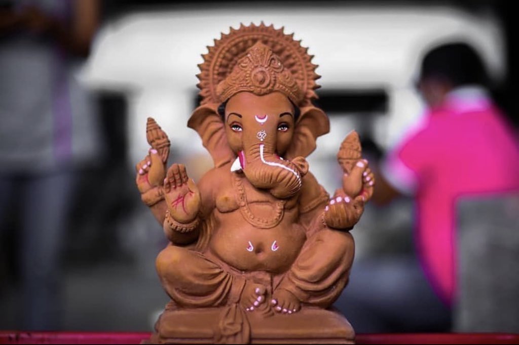 8/nGanpati idol. As the worship of Lord Ganesha with right sided trunk is complex and needs following of rules, therefore it is highly opined to worship the  #Ganpati idol with left sided trunk only.! #ShreeGanesha  #GajananKrishnaMaharaj  #GaneshChaturthi  #GaneshChaturthi2020