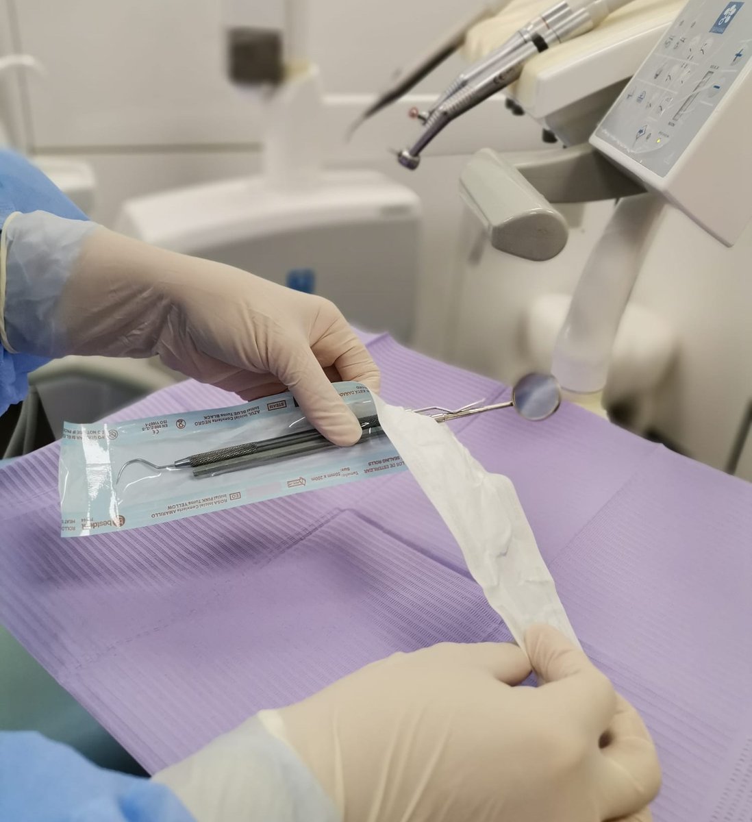 Tras la esterilización se empaqueta el material hasta su siguiente uso.

Esterilizazioaren ondoren, materiala paketatu behar da hurrengo erabiltzerqko.

#clinicadental #dentistagipuzkoa #saluddental
