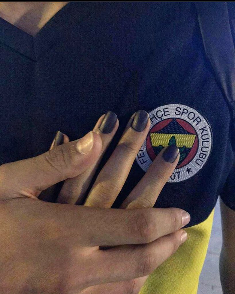 Fenerbahçe‘li olmasi sart degil, ama Fenerbahçeligimi kabul etmesi lazim ve ne kadar sevdigimi anlamasi ve anlayis göstermesi lazim 💛💙