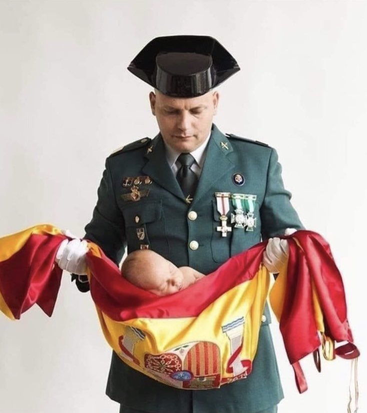 ¿Una pintada #ColetasRata a 34 kilómetros de distancia es acoso a una familia? Miserables. Han ensuciado el nombre de #Asturias. Y han insultado a quienes llevan sufriendo verdadero acoso desde hace décadas. En soledad. ¡Puxa Asturies!