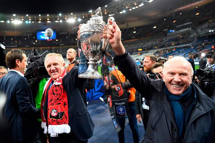 Propriétaire du Stade Rennais depuis 1998, François Pinault fête ses 84 ans ce vendredi. #AnniverSRFC 
rougememoire.com/leader/francoi…