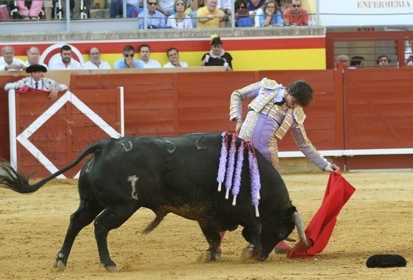 DiadeValladolid's tweet photo. Valladolid se queda sin Feria. Las medidas de la Junta con distancia de 1,5 metros entre espectador imposibilitan la celebración de los festejos taurinos en las Fiestas y Feria de la Virgen de San Lorenzo https://t.co/57R3rmrpKM https://t.co/aRBzIRJhCK
