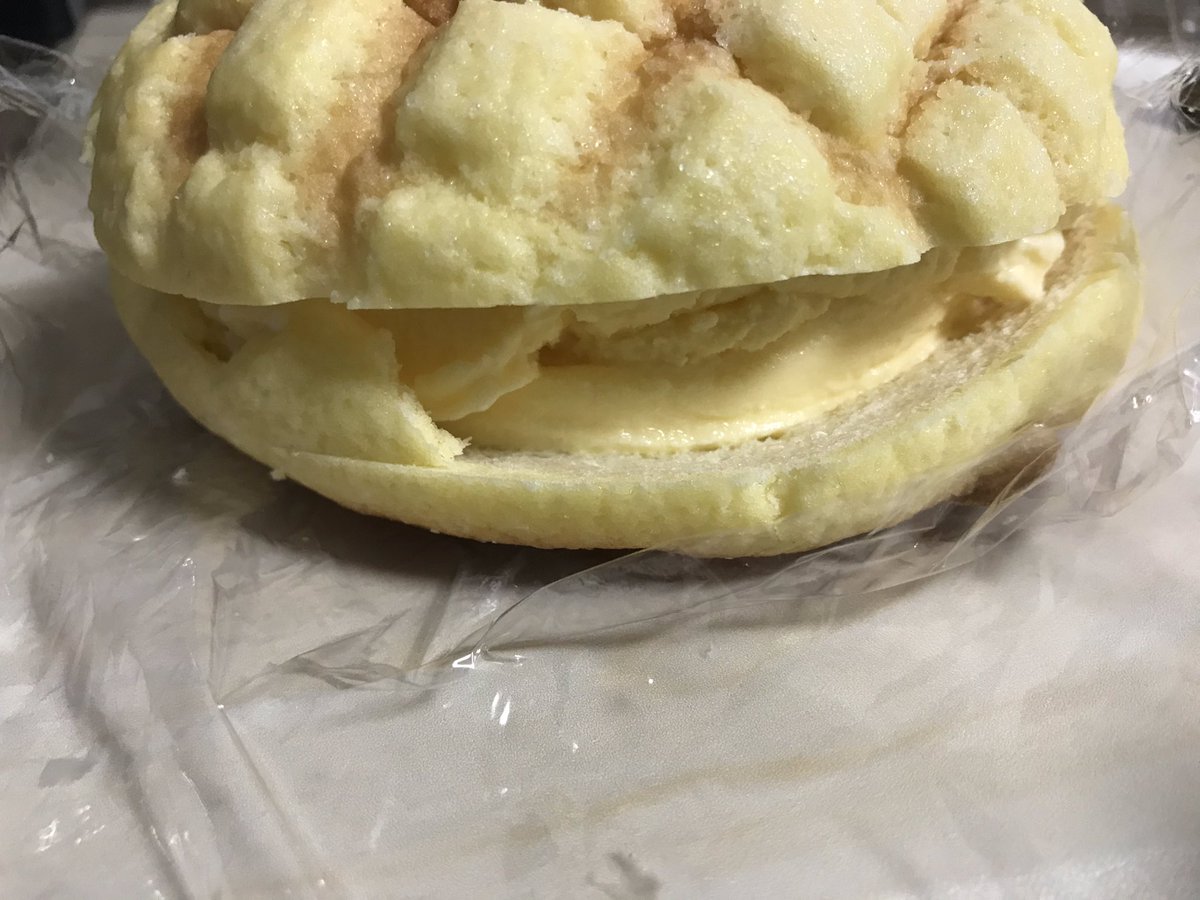みかんのはる على تويتر メロンパンを割って間にスーパーカップをいれ冷凍庫にぶち込む犯罪的おやつを食している みかんのはる على تويتر メロンパンを割って間にスーパーカップをいれ冷凍庫にぶち込む犯罪的おやつを食している