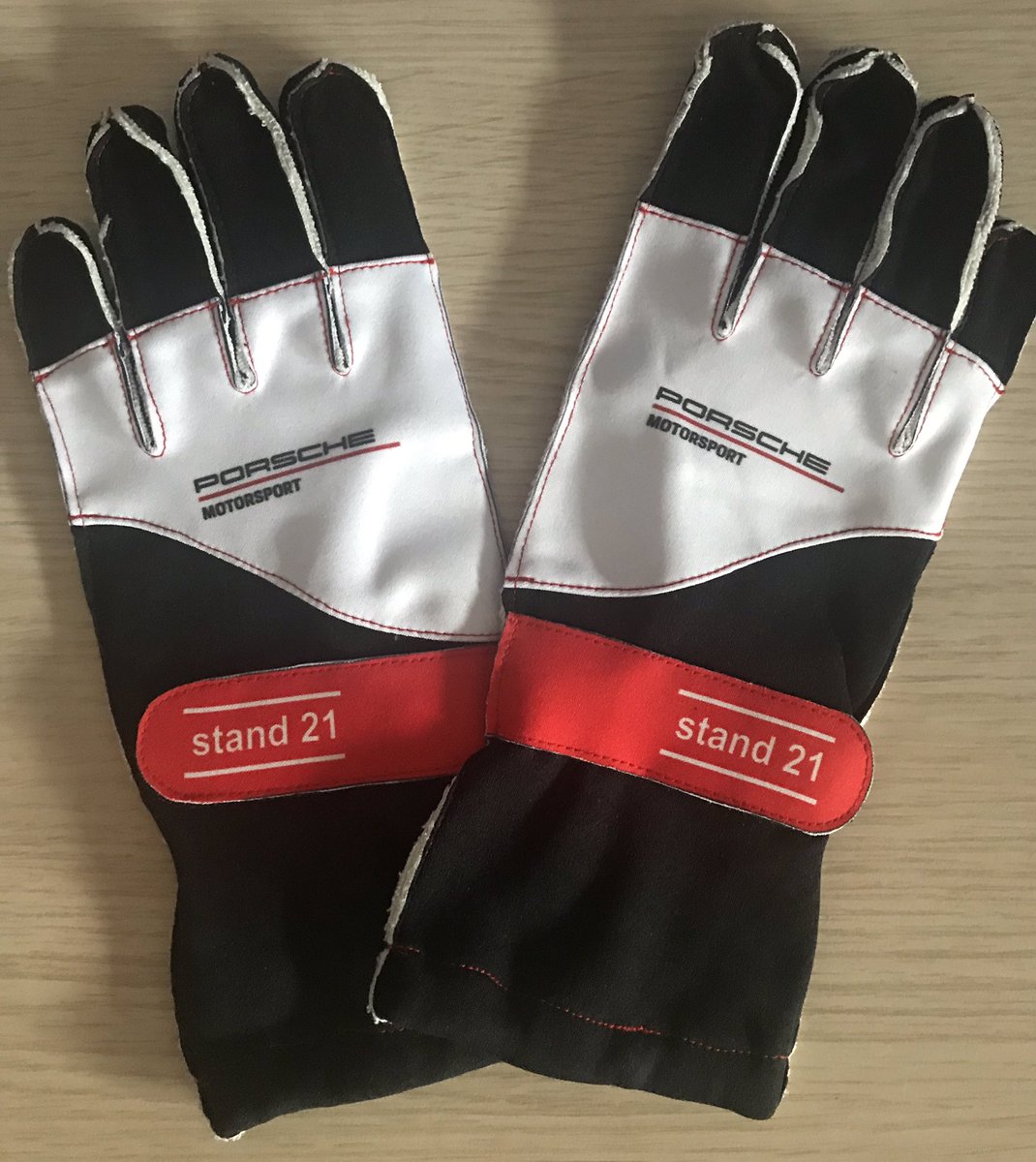 Estamos montando un equipo en iracing para correr eventos especiales. Interesados contactar con nosotros. Sorteamos unos Guantes y una Camiseta entre los que nos ayudéis a darnos a conocer:
- RT a este tweet 
- Sigáis a <a href="/iracingsbsports/">iRacingSBS Esport Team</a> 
- Sigáis a <a href="/jaramasports/">JARAMASPORTS</a>
Gracias 😊