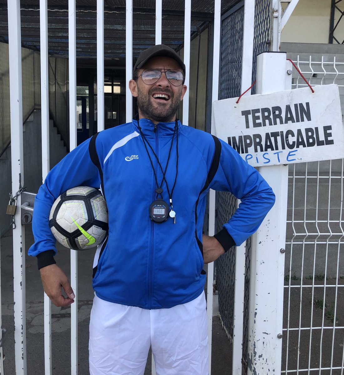 padamecour's tweet photo. COACH ! Ça sort aujourd’hui ! 
Stay tuned comme ils disent les Américains. 👀 https://t.co/RFG3Ri6aUb