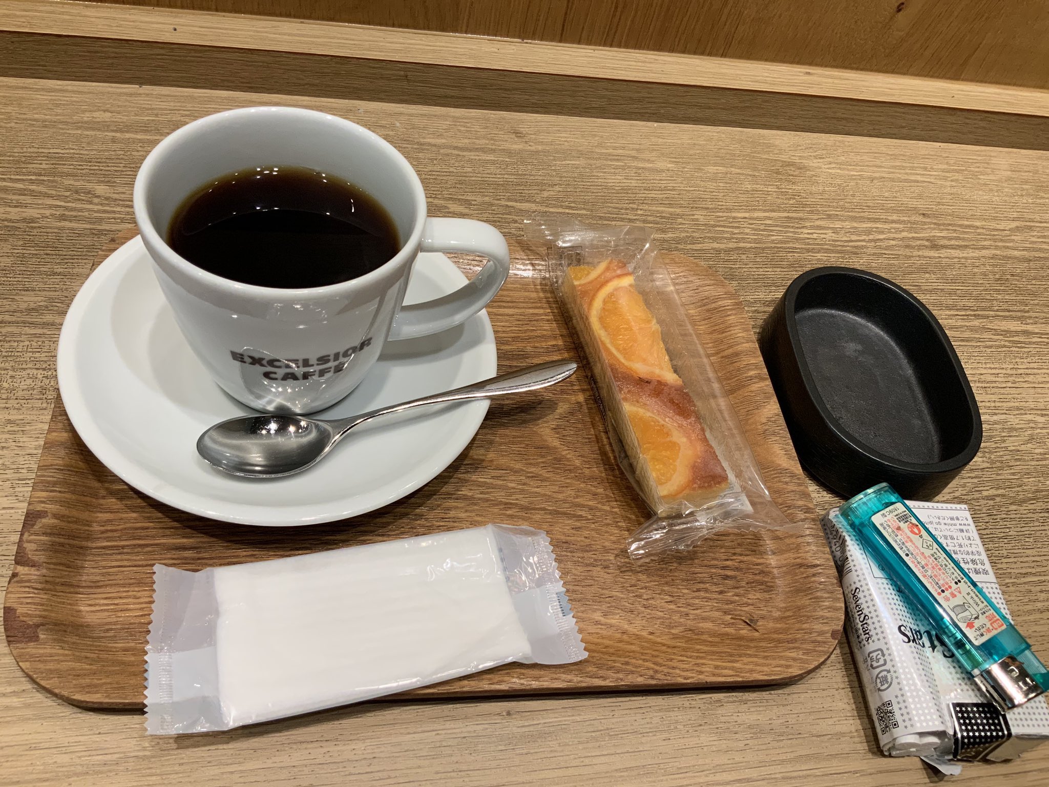 シガレットライフ 東京駅付近 喫煙可能店カフェ6 フォトサロン 紙電子タバコともに可能 喫煙席30席 大手町駅より徒歩1分 東京都千代田区大手町1 1 3 大手センタービル B1f たばこ タバコ 喫煙可 喫煙 喫煙目的店 T Co Kvqxqtgy2r