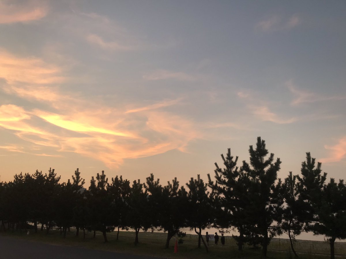 IppenOutdoor's tweet photo. 昨日の香住の空😃

#グランピング #granping #キャンプ #camp #outdoor #アウトドア #キャンプ好きと繋がりたい #焚き火 #焚火  #夕焼け #sunset  #ippen #香住 #kasumi #アウトドア好きと繋がりたい   #BBQ ＃バーベキュー #焚き火 #焚火 #薪 #梅雨 #雨 #お酒 #BAR #海 #sea #癒し #fire https://t.co/rWlVu4grBp