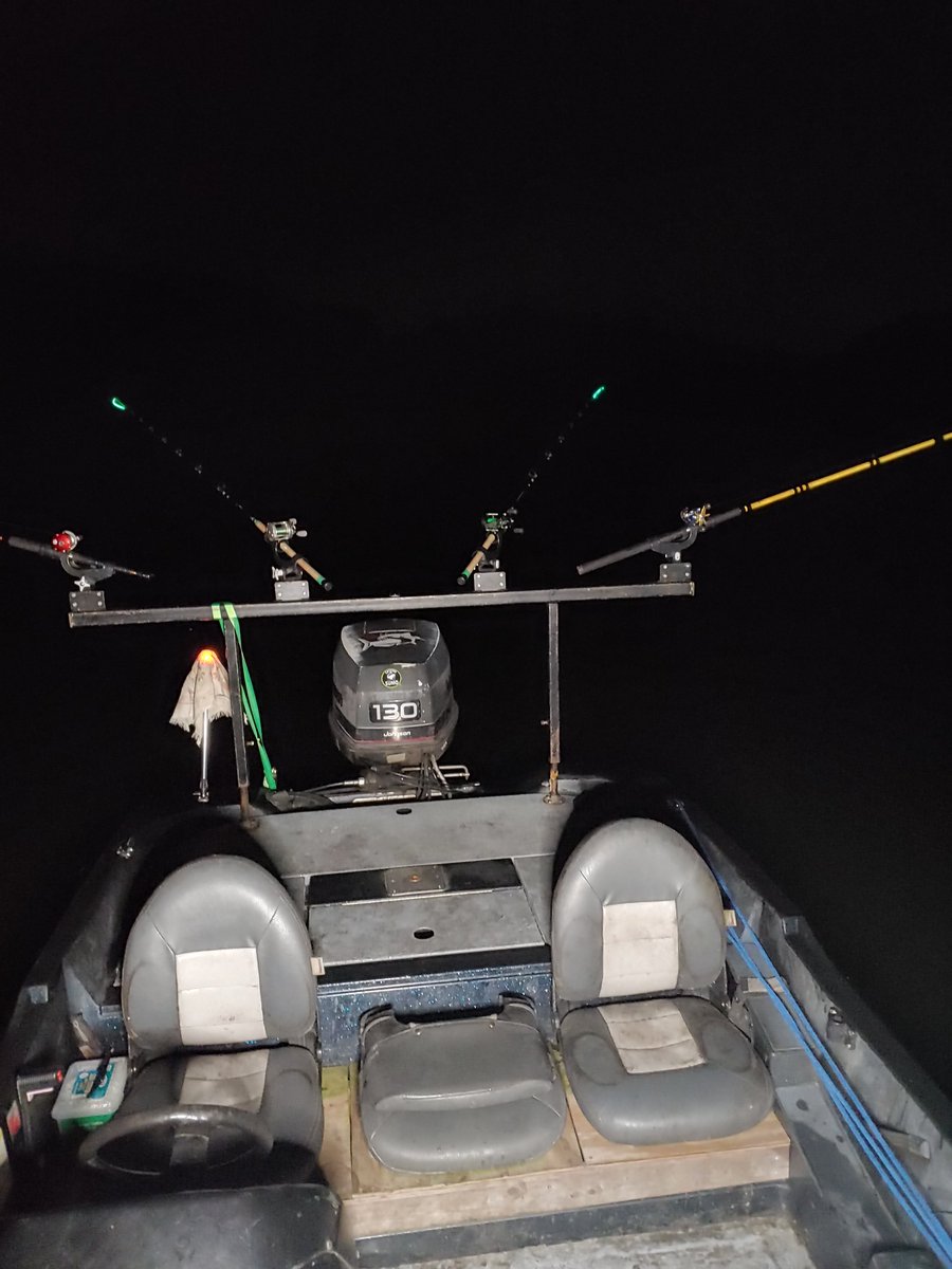 OHCatfishChaser's tweet photo. Spent a few hours on the water, caught 4 fish and my buddy got his first boat catfish and also the biggest of the night.. Work might suck tomorrow but we can cross that bridge later. #nightfishing #nightfish #katfish
#YouTuber #fishing https://t.co/R6aN0Z5lO1