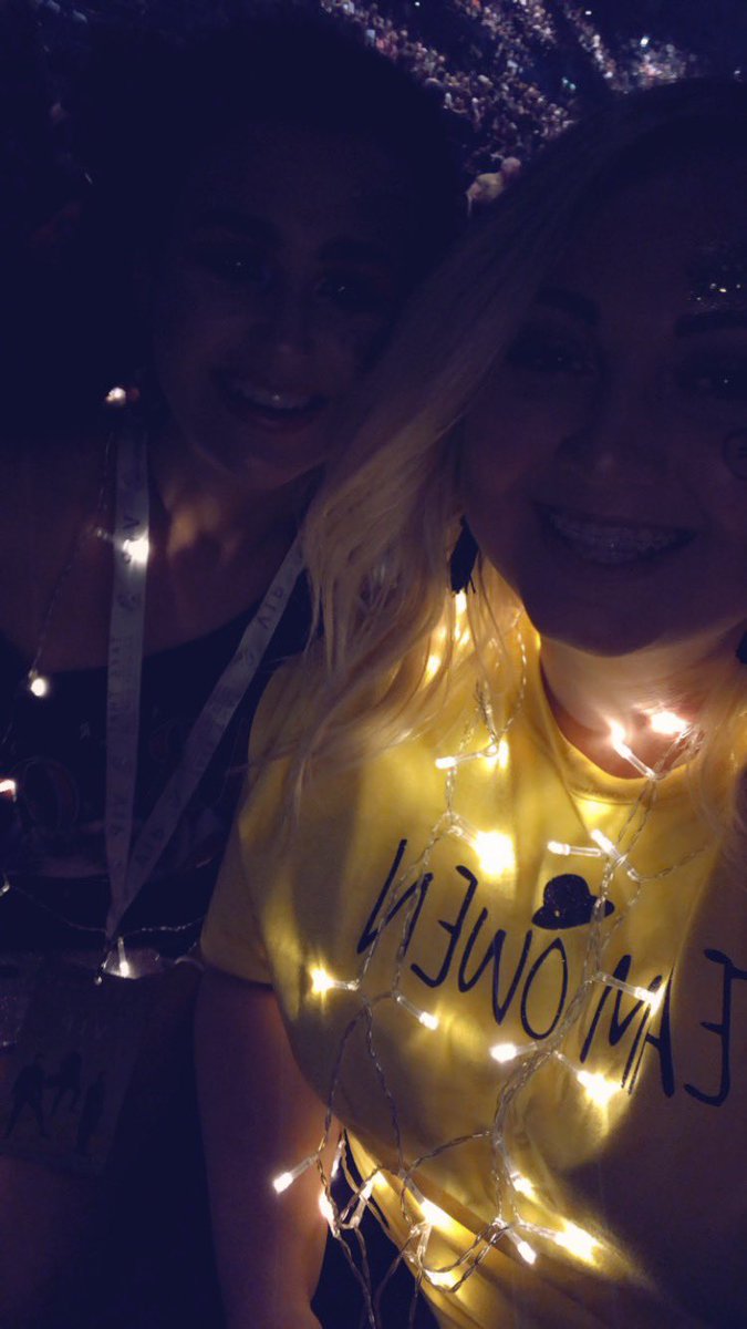 daniellekerr23's tweet photo. Happy Birthday @natashaloub love and miss you lots 🥳❤️🎂 https://t.co/imcEXm9p5o