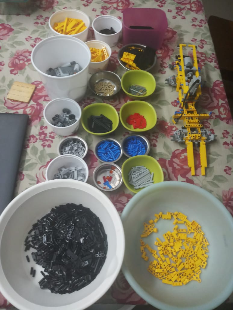 VolvoCEIndia's tweet photo. Kudos to Dhananjaiah and family for building this amazing Volvo LEGO structure! #VolvoCEIndia #VolvoCEFans #AFOL https://t.co/73oFZ8ZjD1