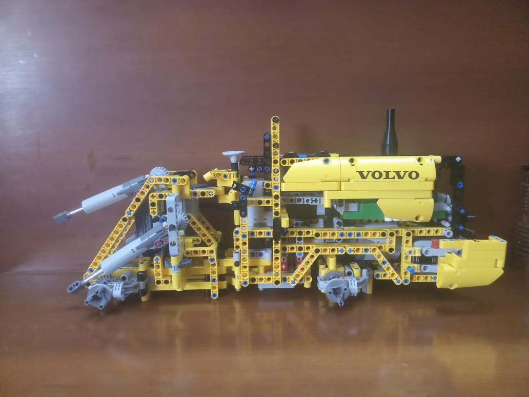 VolvoCEIndia's tweet photo. Kudos to Dhananjaiah and family for building this amazing Volvo LEGO structure! #VolvoCEIndia #VolvoCEFans #AFOL https://t.co/73oFZ8ZjD1