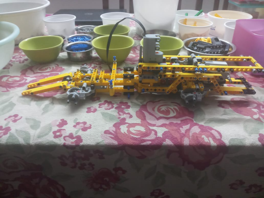 VolvoCEIndia's tweet photo. Kudos to Dhananjaiah and family for building this amazing Volvo LEGO structure! #VolvoCEIndia #VolvoCEFans #AFOL https://t.co/73oFZ8ZjD1