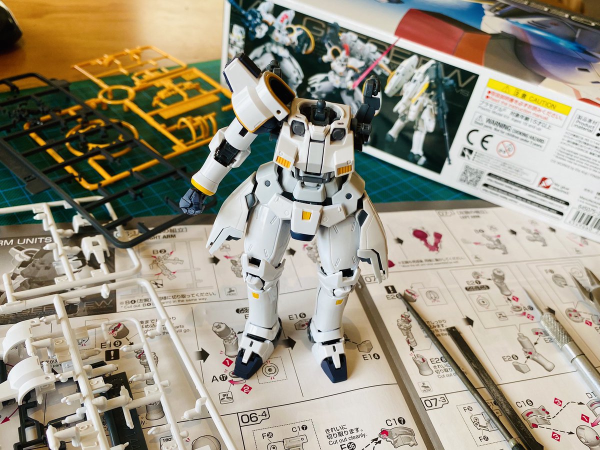 simplexcity's tweet photo. Lockdown week 24: Got my hands on an OZ-00MS Tallgeese. It’s ready for panel lines and decals, what an awesome kit ✨ #gundam #gunpla https://t.co/9Hi1l9LUOZ