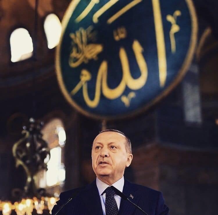 İşte aramızdaki fark 
Sen çikolata dersin, biz petrol, gaz deriz
Sen balon, musluk dersin biz yol, metro, uçak deriz
Sen teröriste el uzatırsın, biz İha Siha deriz
Sen yıkalım dersin, biz yapalım deriz
Sen Küba, Venezuela, Yunanistan dersin, Biz Türkiye deriz.
#MüjdelerinAdamıRTE