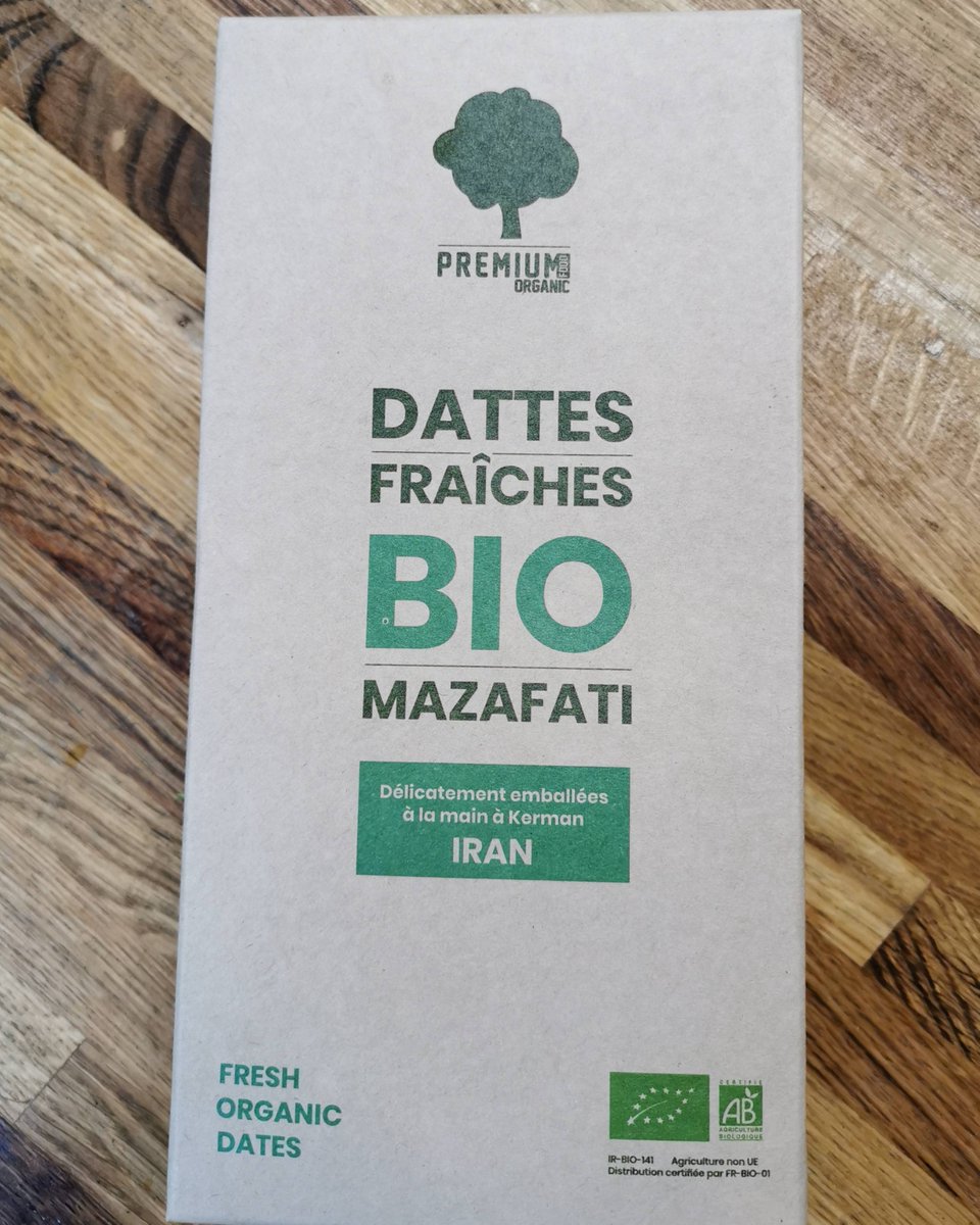 Mazafati dates. From Iran 
Phwoar!!
Only £3.95 for this box.

#mazafati #dates #bio #organic #iran #treats #tabledates
