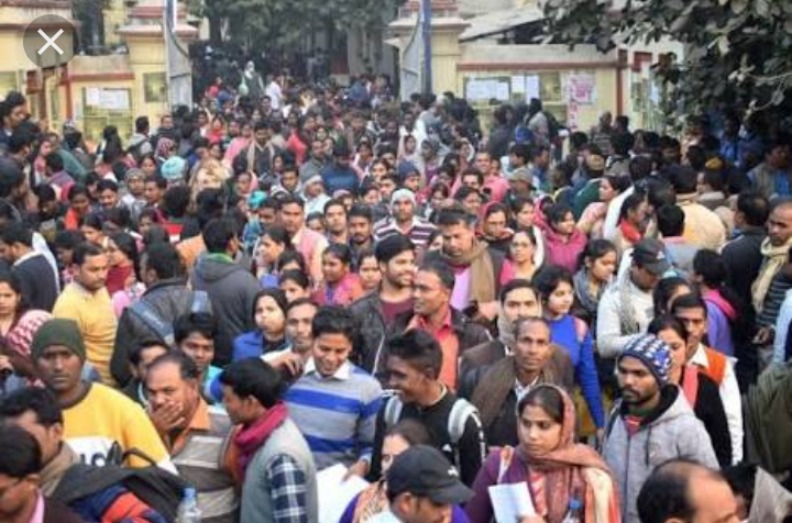 7159Shukla's tweet photo. Preparation done by examination centers. We can clearly see social distancing. Don't worry we are safe😒😒
#ProtestAgainstExamsInCOVID 
#postponeNEET_JEE https://t.co/5aM2es3yJb