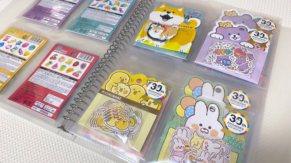 ろむ Adhd嫁 ダイソーがすごいのでシールの収納に困っている方はぜひ行ってほしい 蓋つきの4ポケットファイルに フレークシールがパッケージごと入るよ 2ポケットは海外製のシール 8ポケットはパッケージからだしたフレークシール収納にちょうどよい ろむ Adhd嫁 ダイソーがすごいのでシールの収納に困っている方はぜひ行ってほしい 蓋つきの4ポケットファイルに フレークシールがパッケージごと入るよ 2ポケットは海外製のシール 8ポケットはパッケージからだしたフレークシール収納にちょうどよい