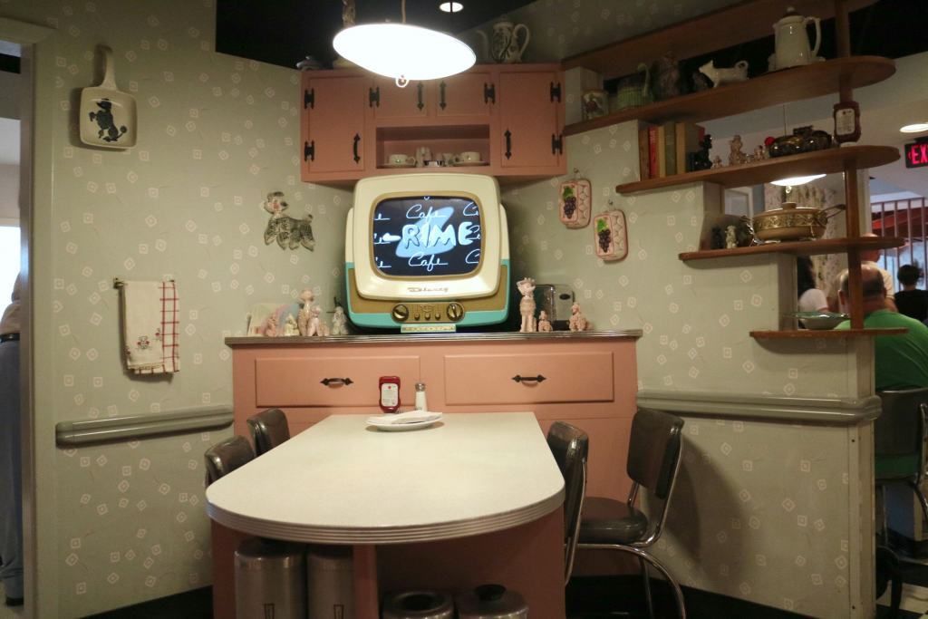 kariss_leigh's tweet image. 15 iconic Disney World foods I can&apos;t wait to order on my next trip buff.ly/2CdifiF #disneyword #disneyparks #waltdisneyworld #disneybloggers #wdw @DisneyBlogRT