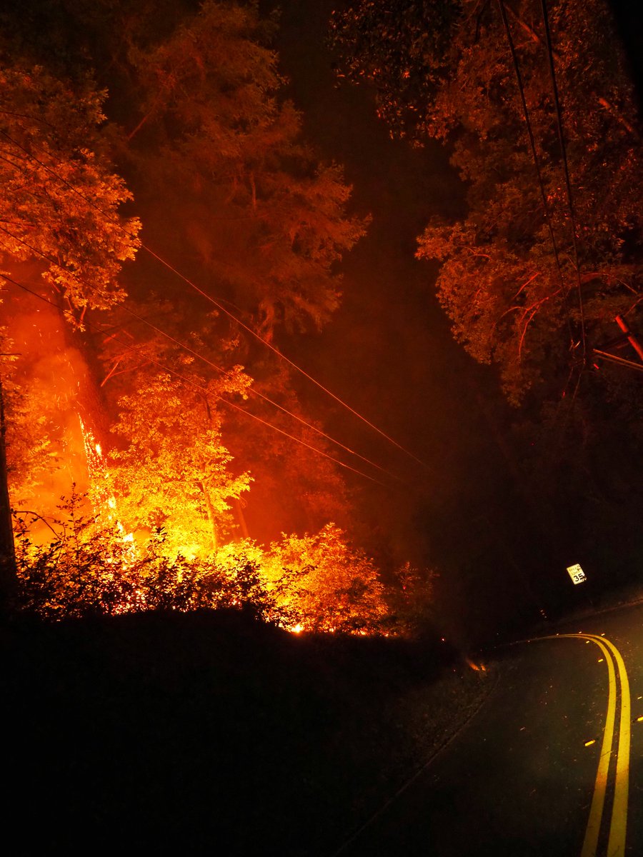 Gillis57's tweet image. The #CZUAugustLightingComplex is about half a mile outside of boulder Creek.