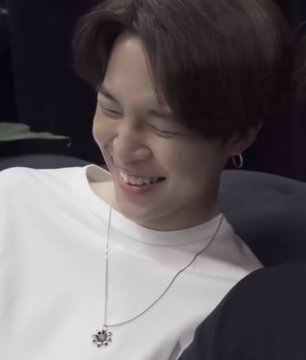 Bts Vとジミン クオズ のネックレスはお揃い オシャレなフラワーネックレスを紹介 Nomnomkiyow