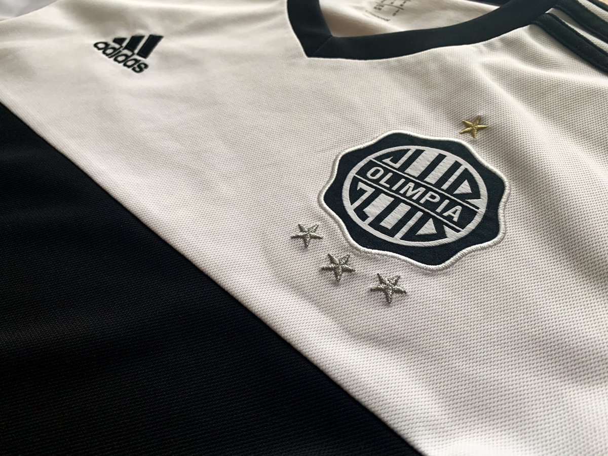 GIVEAWAY

Here we go folks. The 2017/18 global HQ sample (no sponsor or back neck sign off) for <a href="/elClubOlimpia/">Club Olimpia</a>. One of only 3 samples that existed.

For a chance to win you need to be following me plus like and retweet this post.

Random draw will be made next Friday 5PM BST.