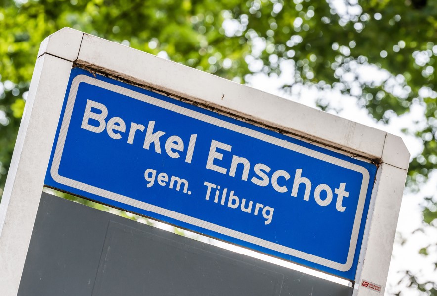 Oproep aan de drie verdachten van de zware mishandeling van vrijdag 14 augustus op de #Spoordijk in #Berkel-Enschot: Meld je dit weekend anders worden er camerabeelden van jullie volgende week online gezet!. #BerkelEnschot via @politie_tilburg.